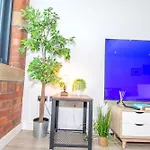 2br Flat Wifi, Parking Contractors & Families Lejlighed *