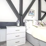 2br Flat Wifi, Parking Contractors & Families Lejlighed