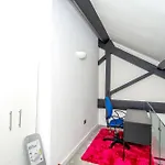 Lejlighed 2br Flat Wifi, Parking Contractors & Families