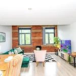 2br Flat Wifi, Parking Contractors & Families Apartment