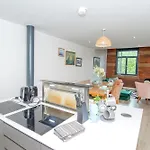 2br Flat Wifi, Parking Contractors & Families * Bradford (West Yorkshire)