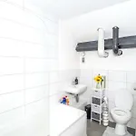 2br Flat Wifi, Parking Contractors & Families Lejlighed *