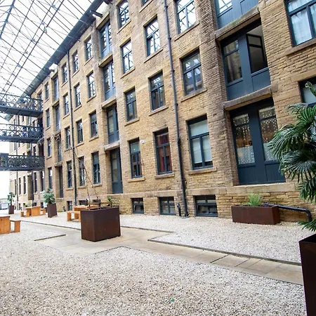 2br Flat Wifi, Parking Contractors & Families Apartment Bradford (West Yorkshire)