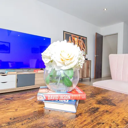 Apartament 2br Flat Wifi, Parking Contractors & Families