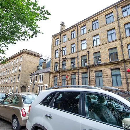 2br Flat Wifi, Parking Contractors & Families برادفورد