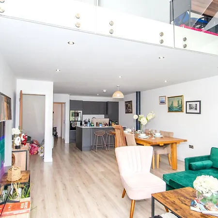 Apartment 2br Flat Wifi, Parking Contractors & Families *