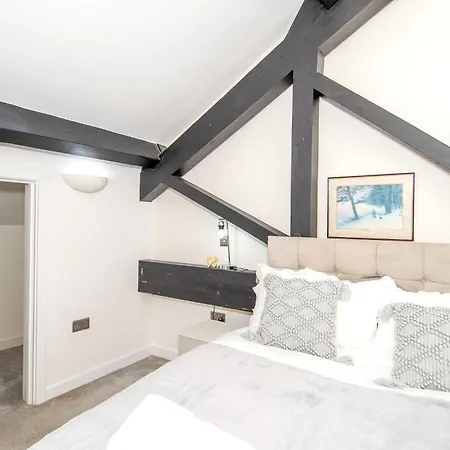 Apartment 2br Flat Wifi, Parking Contractors & Families *