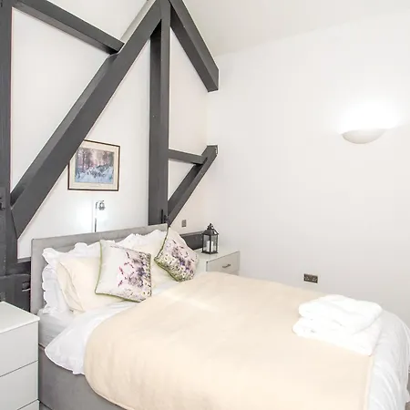 Apartment 2br Flat Wifi, Parking Contractors & Families *