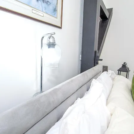 2br Flat Wifi, Parking Contractors & Families Apartament *