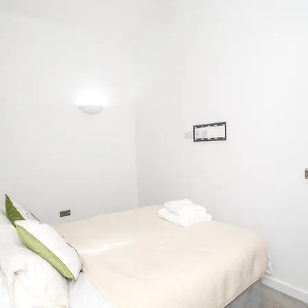 Apartament 2br Flat Wifi, Parking Contractors & Families *