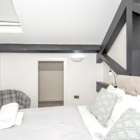 Apartment 2br Flat Wifi, Parking Contractors & Families