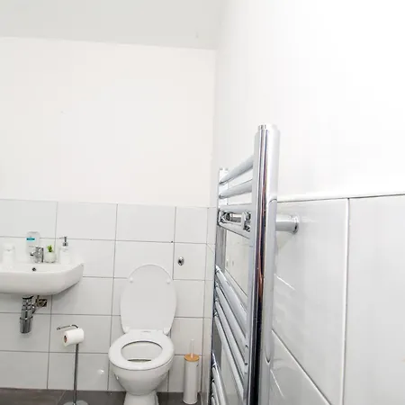 Apartment 2br Flat Wifi, Parking Contractors & Families *