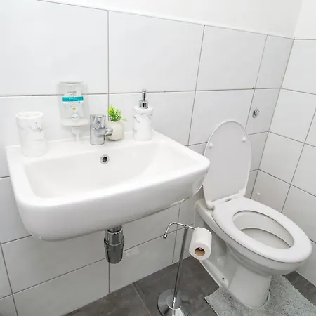 2br Flat Wifi, Parking Contractors & Families