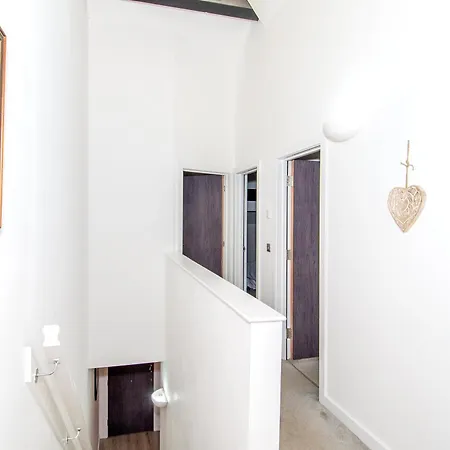 2br Flat Wifi, Parking Contractors & Families *