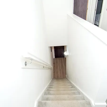 Apartament 2br Flat Wifi, Parking Contractors & Families