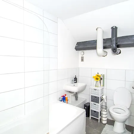 2br Flat Wifi, Parking Contractors & Families Apartment *