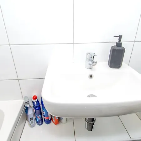 Apartament 2br Flat Wifi, Parking Contractors & Families