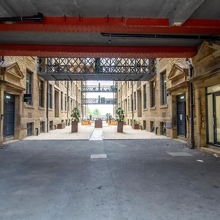 2br Flat Wifi, Parking Contractors & Families Apartament