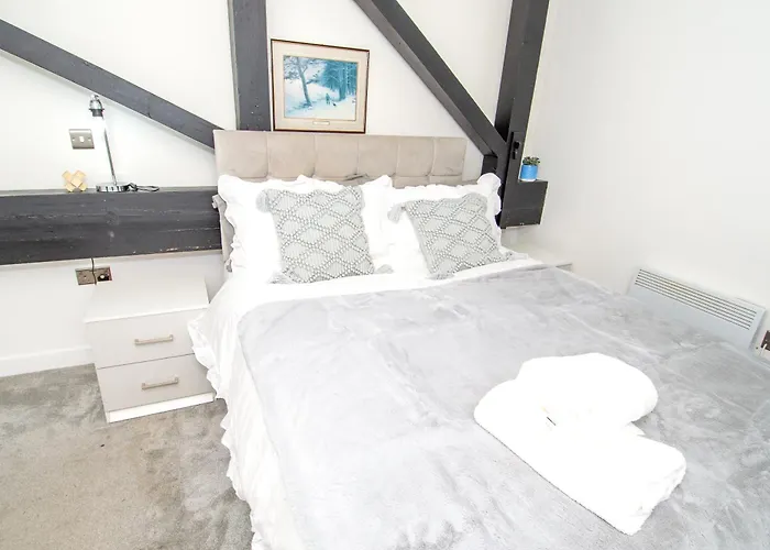 Apartment 2br Flat Wifi, Parking Contractors & Families *