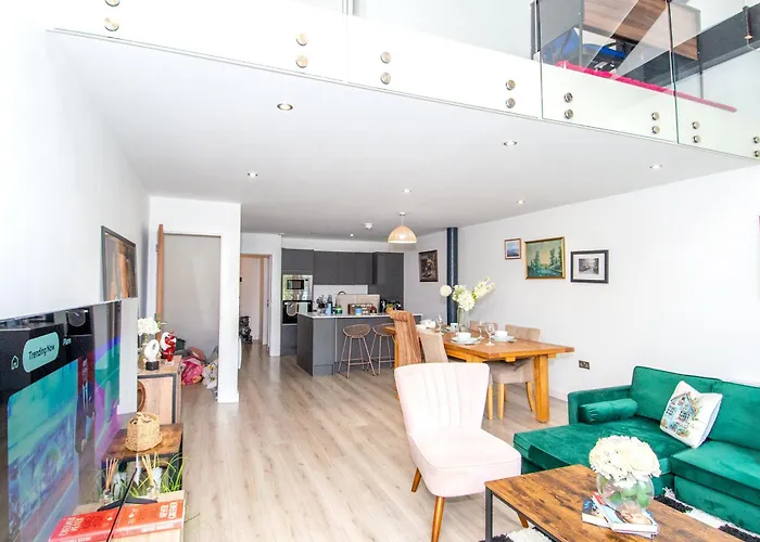 Apartment 2br Flat Wifi, Parking Contractors & Families *