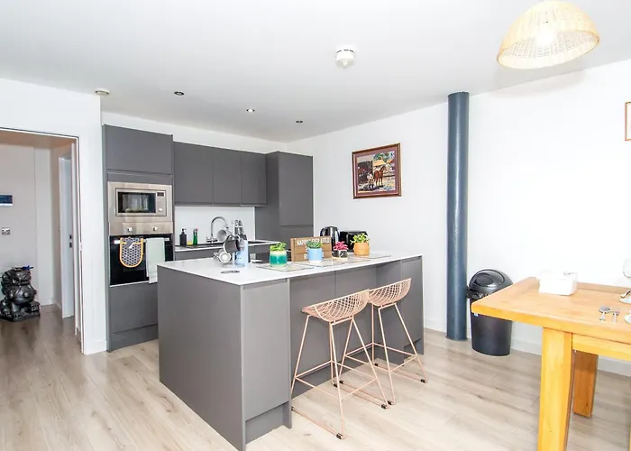 2br Flat Wifi, Parking Contractors & Families * Bradford (West Yorkshire)