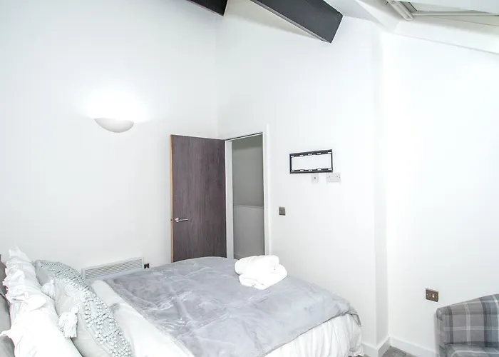 2br Flat Wifi, Parking Contractors & Families شقة *