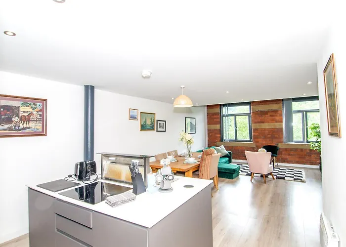 2br Flat Wifi, Parking Contractors & Families * Bradford (West Yorkshire)