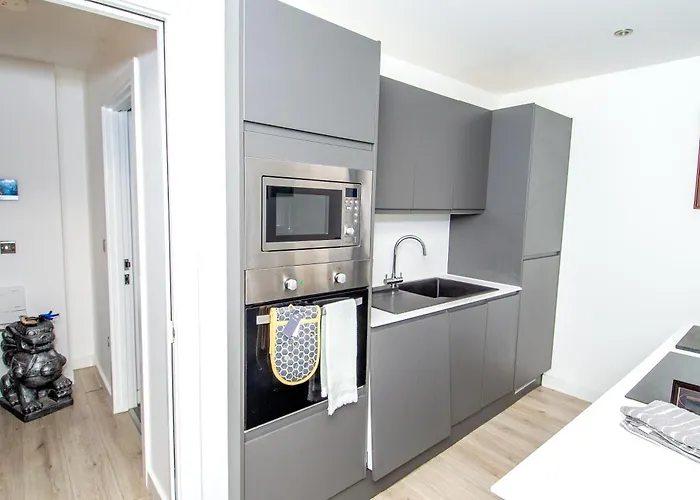 2br Flat Wifi, Parking Contractors & Families