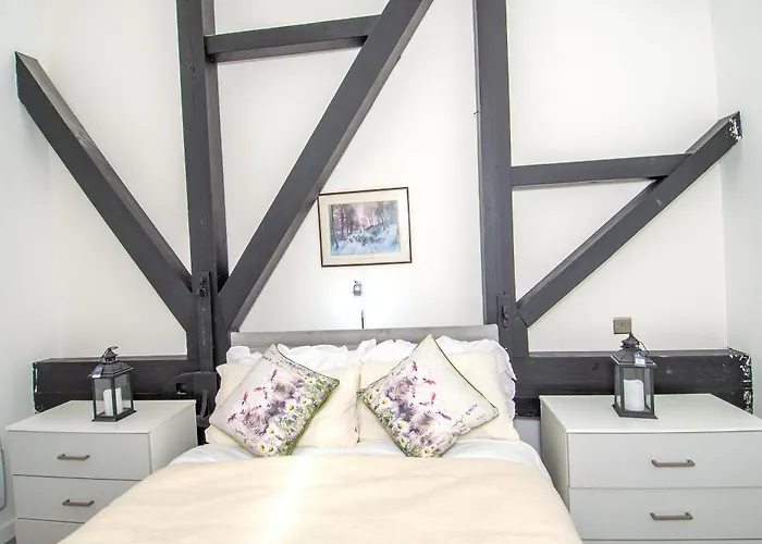 2br Flat Wifi, Parking Contractors & Families * برادفورد