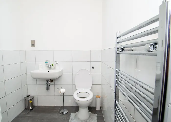 2br Flat Wifi, Parking Contractors & Families Apartment *