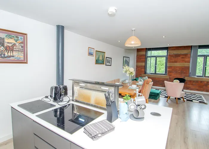 2br Flat Wifi, Parking Contractors & Families * Bradford (West Yorkshire)