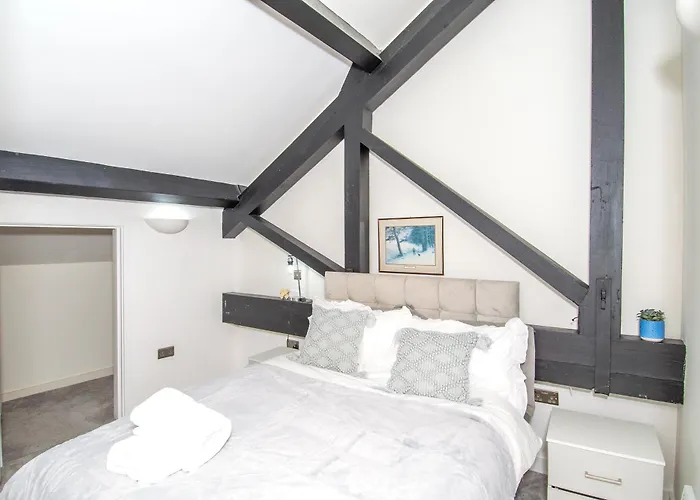 Apartment 2br Flat Wifi, Parking Contractors & Families *