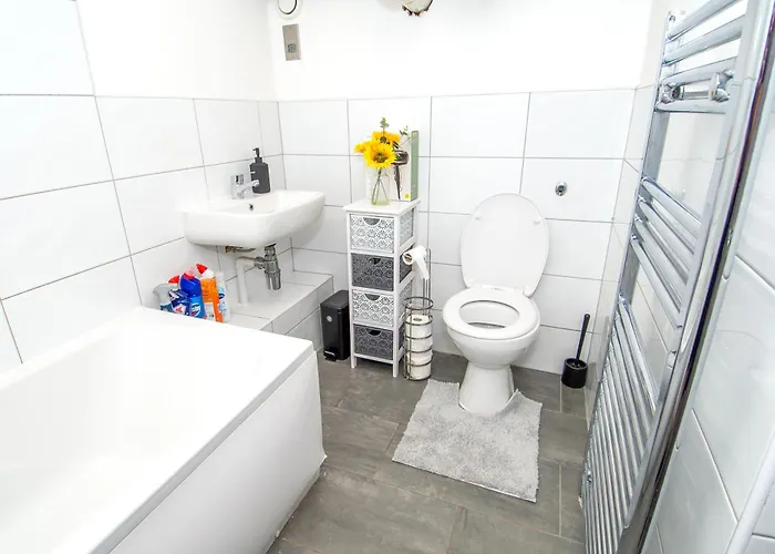 2br Flat Wifi, Parking Contractors & Families Bradford (West Yorkshire)