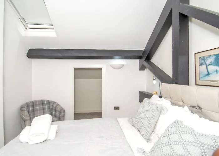 Apartment 2br Flat Wifi, Parking Contractors & Families