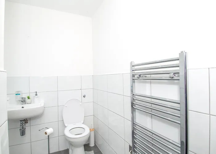 2br Flat Wifi, Parking Contractors & Families Apartment Bradford (West Yorkshire)