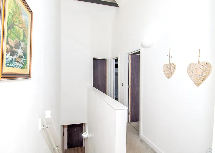 2br Flat Wifi, Parking Contractors & Families *