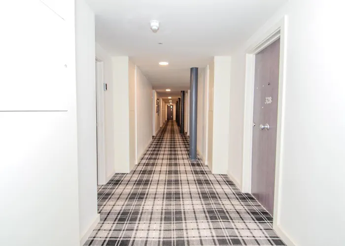 2br Flat Wifi, Parking Contractors & Families Apartment