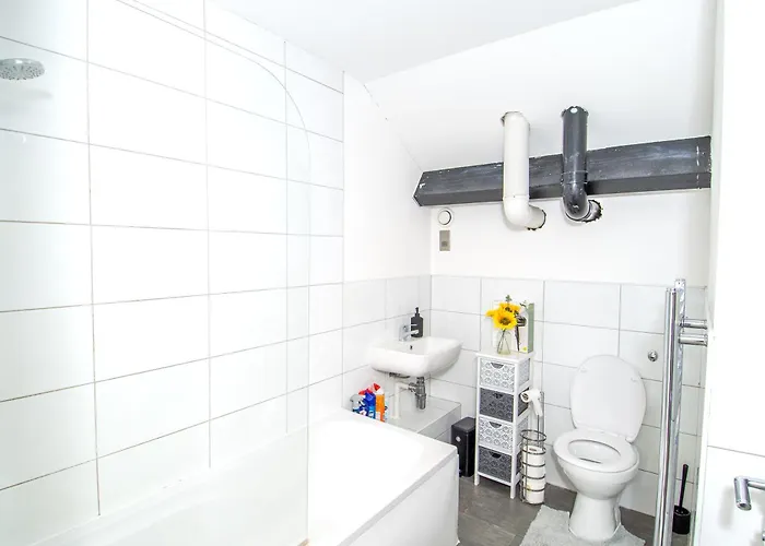 2br Flat Wifi, Parking Contractors & Families شقة *