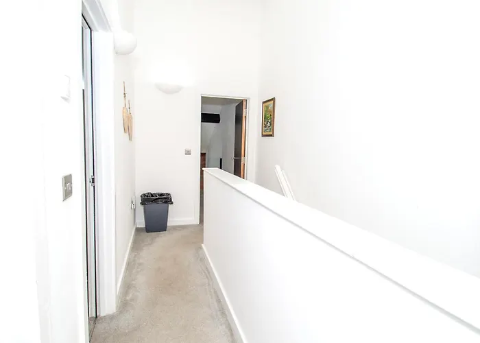 Apartment 2br Flat Wifi, Parking Contractors & Families