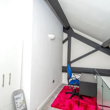 2br Flat Wifi, Parking Contractors & Families 아파트 브래드퍼드