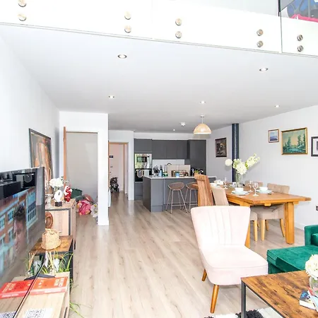 아파트 2br Flat Wifi, Parking Contractors & Families 브래드퍼드