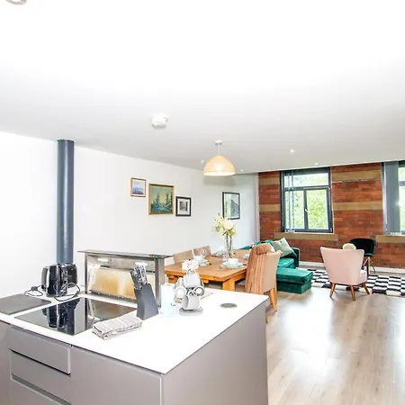 2br Flat Wifi, Parking Contractors & Families * 브래드퍼드