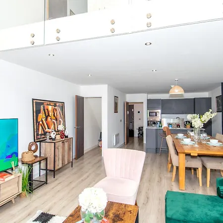 Apartment 2br Flat Wifi, Parking Contractors & Families