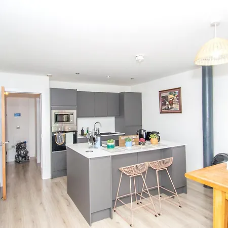 2br Flat Wifi, Parking Contractors & Families 아파트 브래드퍼드