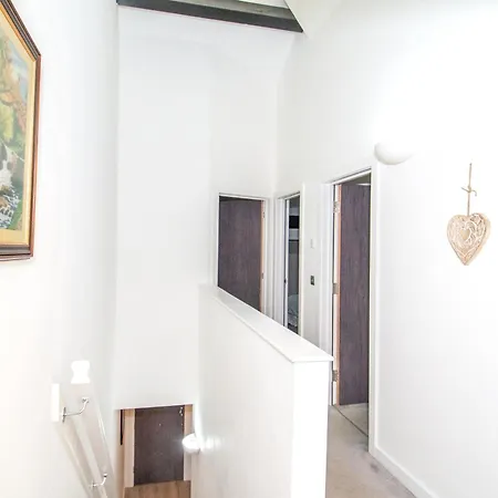 2br Flat Wifi, Parking Contractors & Families 아파트 브래드퍼드