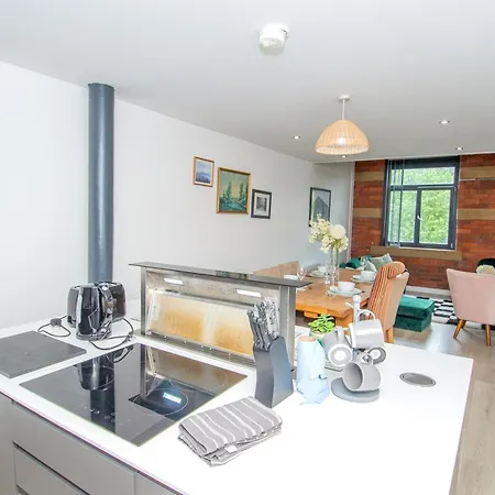 2br Flat Wifi, Parking Contractors & Families * 브래드퍼드