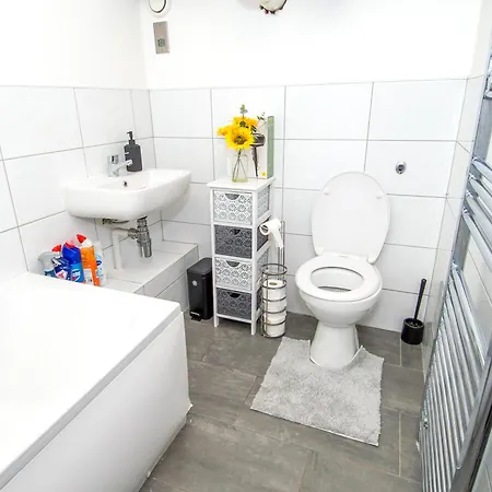2br Flat Wifi, Parking Contractors & Families 브래드퍼드