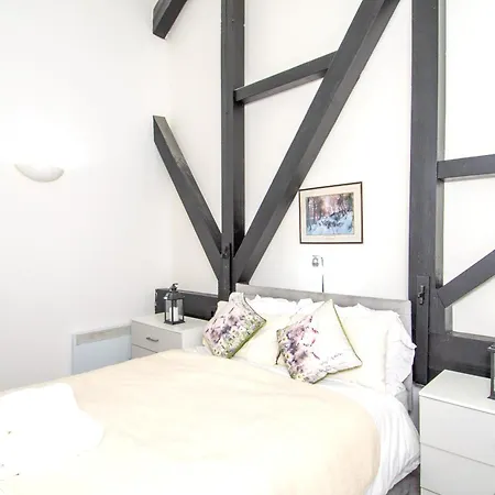 아파트 2br Flat Wifi, Parking Contractors & Families 브래드퍼드