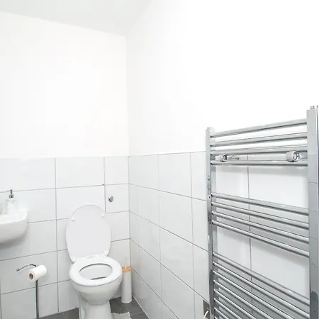 2br Flat Wifi, Parking Contractors & Families 아파트 브래드퍼드