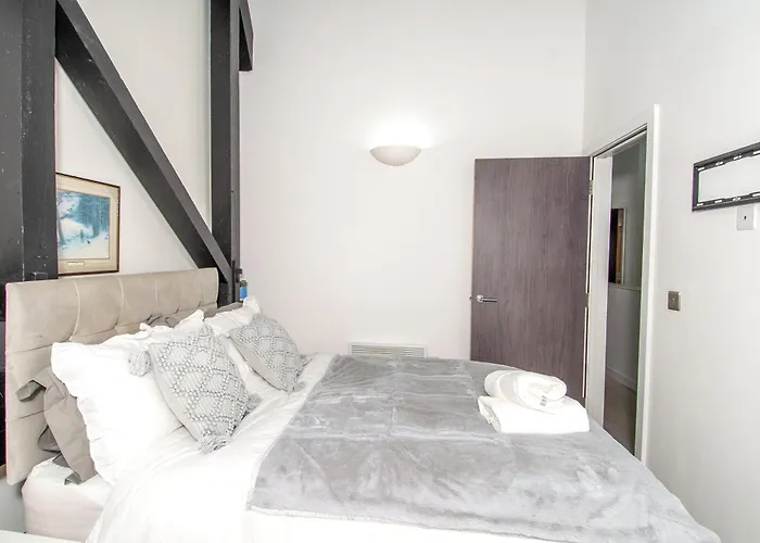 Apartment 2br Flat Wifi, Parking Contractors & Families